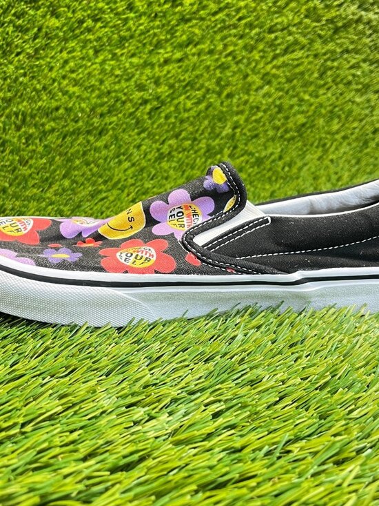 Vans Classic Slip-On Radically Happy Mens Size 9 Black Athletic Shoes Sneakers